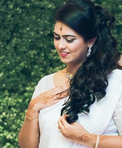 Out-of-town bride on her reception - loving her white sari and of course, her stunning but natural hair and makeup.